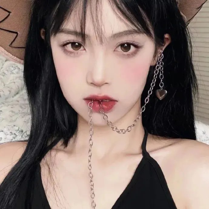 女摄青鬼游埠